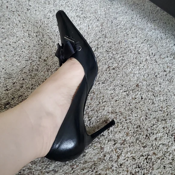 BCBG 8 1/2 black heels - Picture 10 of 11